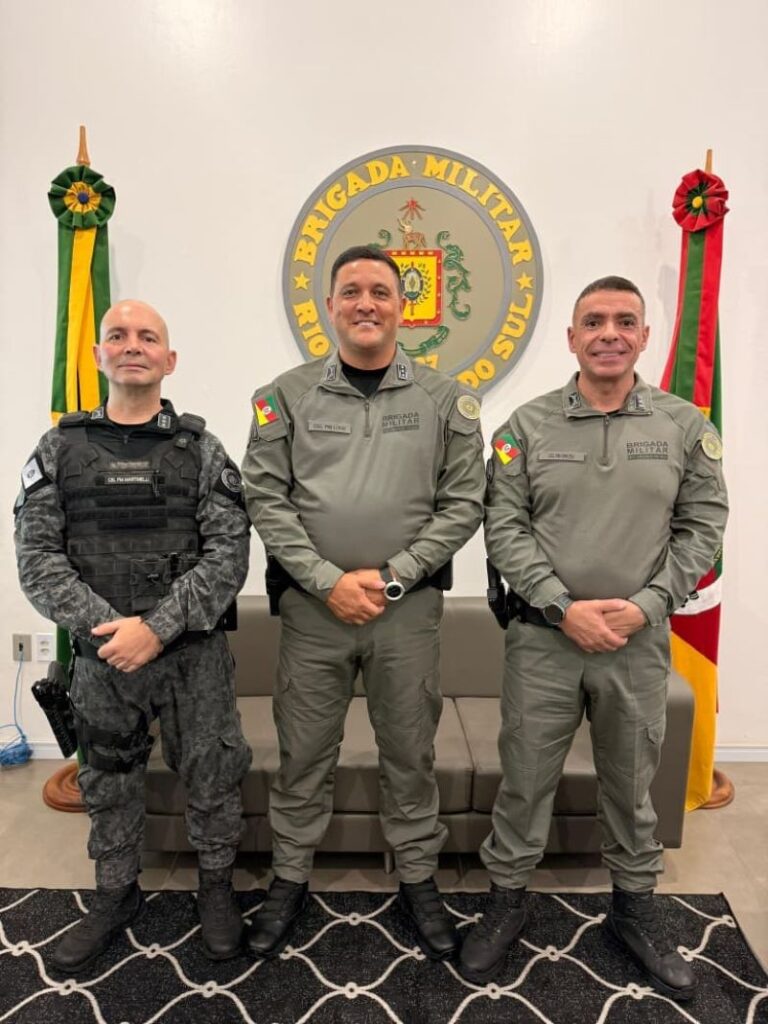 Para o cargo de comandante-geral foi designado o coronel PM Luigi Gustavo Pereira, atual chefe do Estado-Maior da Brigada Militar. Como subcomandante-geral, assumirá o coronel PM Jorge Dirceu Abreu Silva Filho. Já a função de chefe do Estado-Maior será exercida pelo coronel PM Álvaro Martinelli.