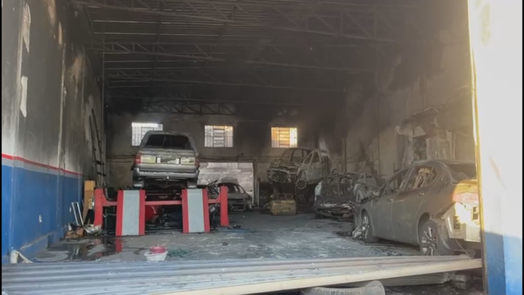 Incêndio de Grandes Proporções Atinge Oficina Mecânica em Pelotas: Proprietário é Resgatado
