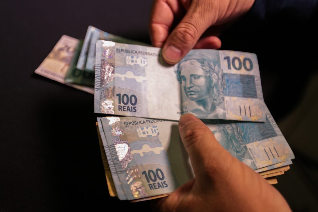 Morador de Caxias do Sul é Condenado por Armazenamento de Cédulas Falsas de R$ 100