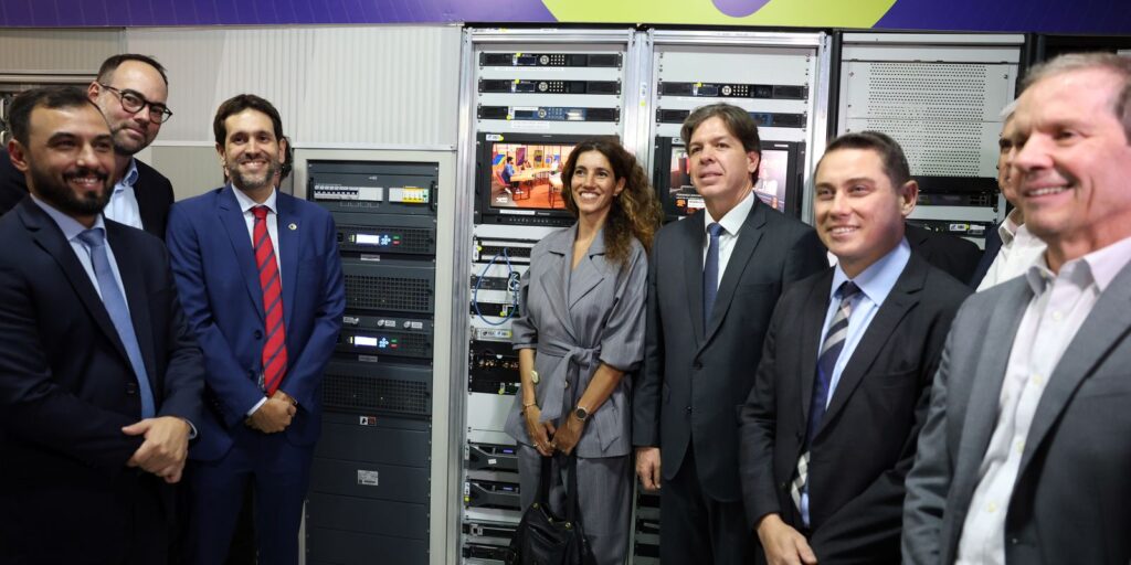 A Evolução da Radiodifusão e Internet: Um Mergulho na Tecnologia e Interatividade
