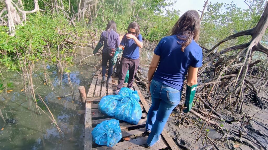 Iguá Rio e ONU promovem limpeza ambiental no Complexo Lagunar de Jacarepaguá