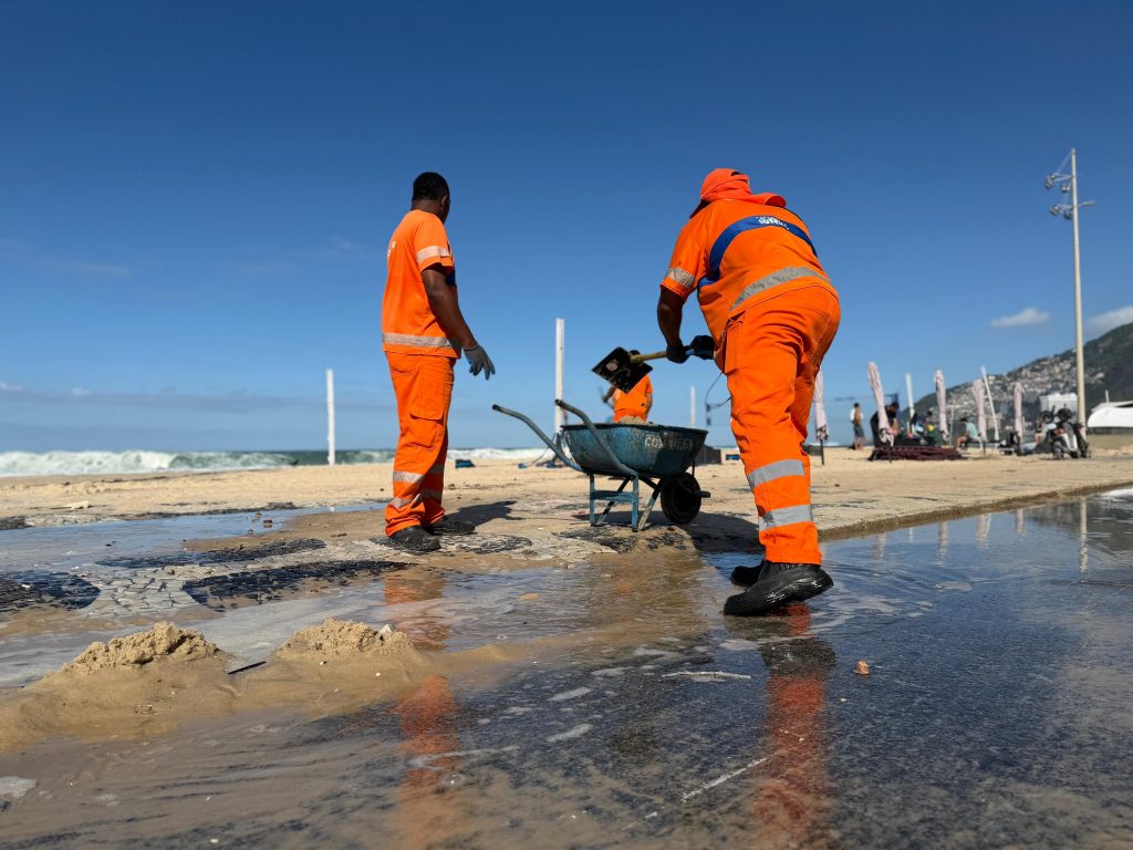 Comlurb Restaura Praia do Leblon Após Ressaca com Devolução de Areia