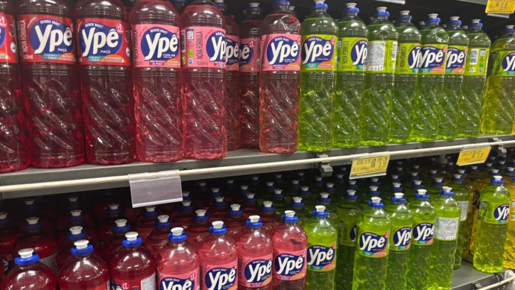 Anvisa Suspende Produtos Ypê por Contaminação com Bactéria Multirresistente e Risco à Saúde Pública