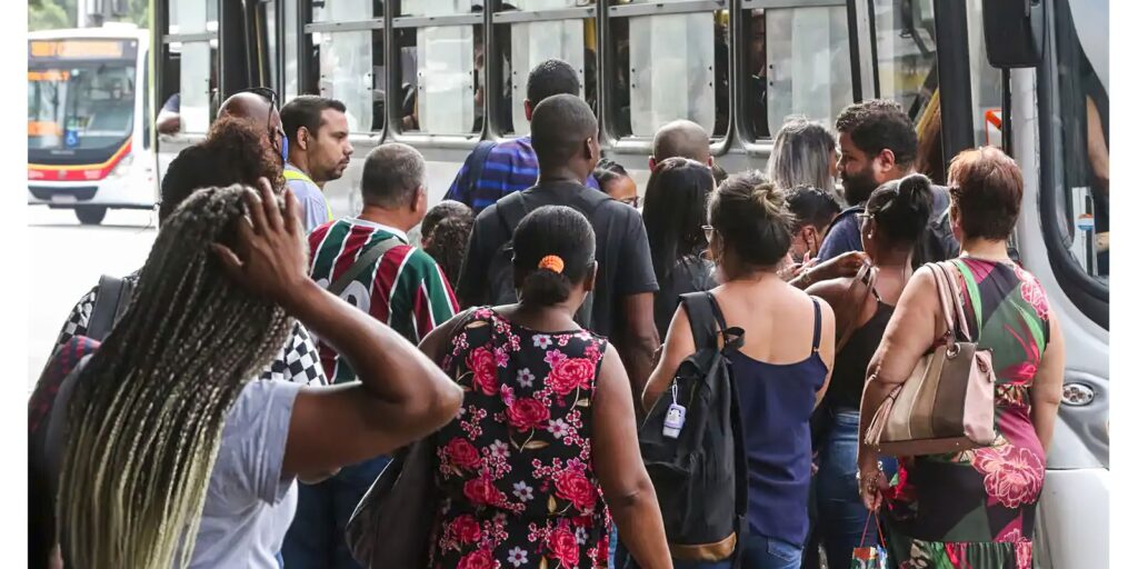 Desemprego de Longa Duração Afeta 1,4 Milhões em 2025, Aponta Pesquisa