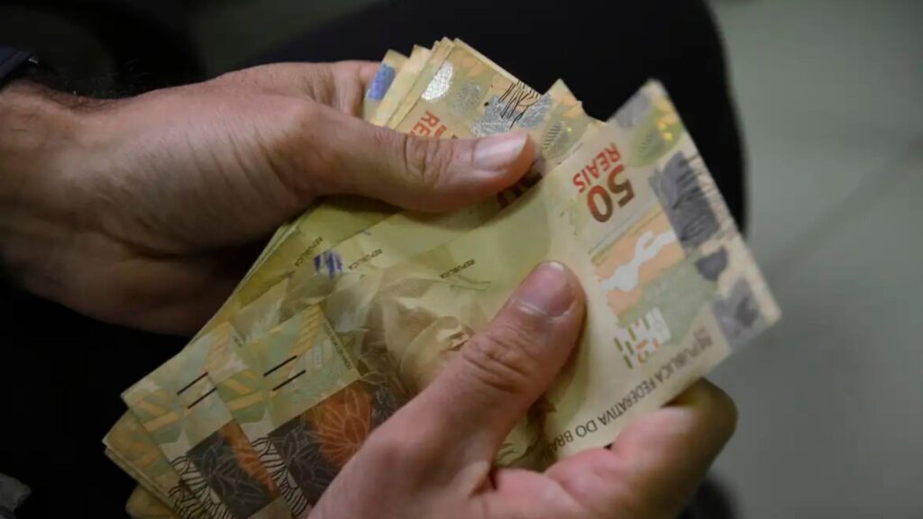 Ajuste do Piso Salarial no Rio Grande do Sul: Assembleia Decide Reajuste