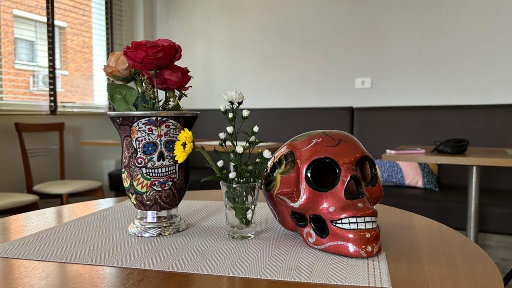 Death Café: Transformando Conversas Sobre a Morte em Experiências de Vida