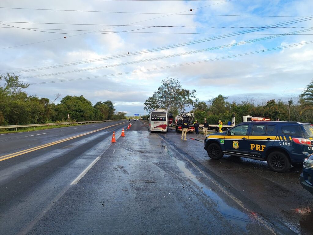 Colisão Fatal na BR-386: Motorista Morre e Outras Duas Pessoas Ficam Feridas